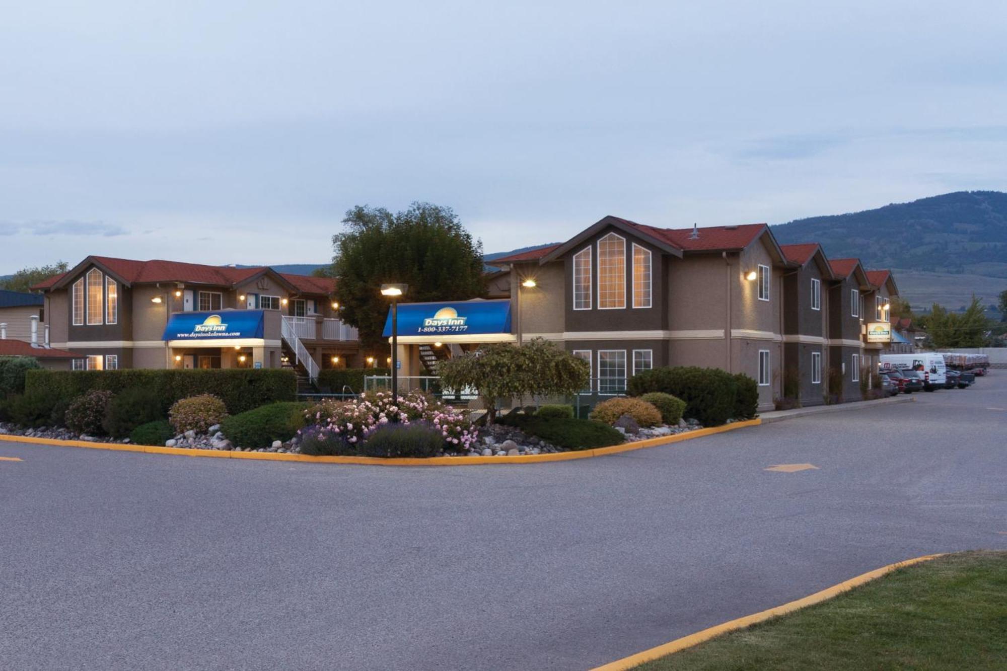 Days Inn By Wyndham Kelowna Exterior photo